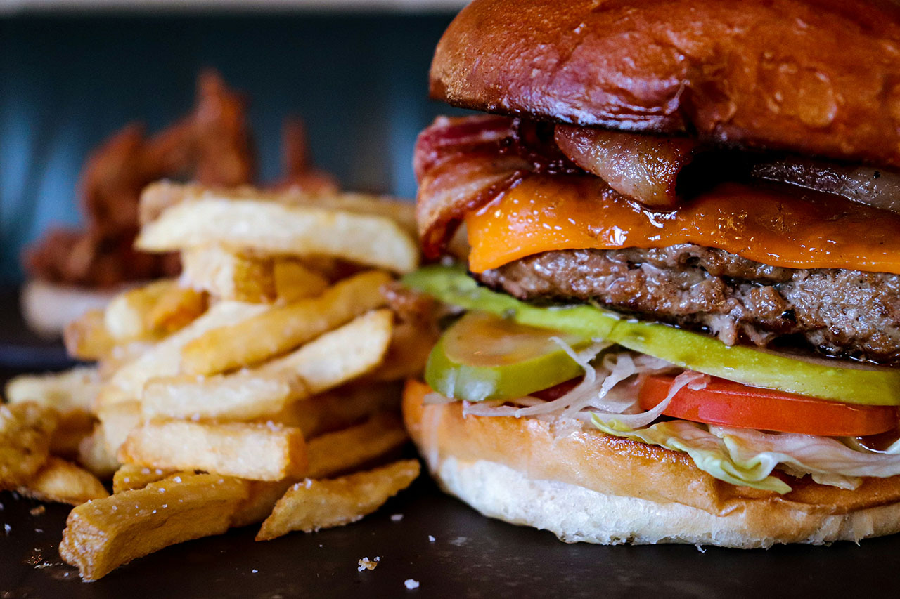 Bacon cheeseburger: Az ikonikus amerikai ízélmény